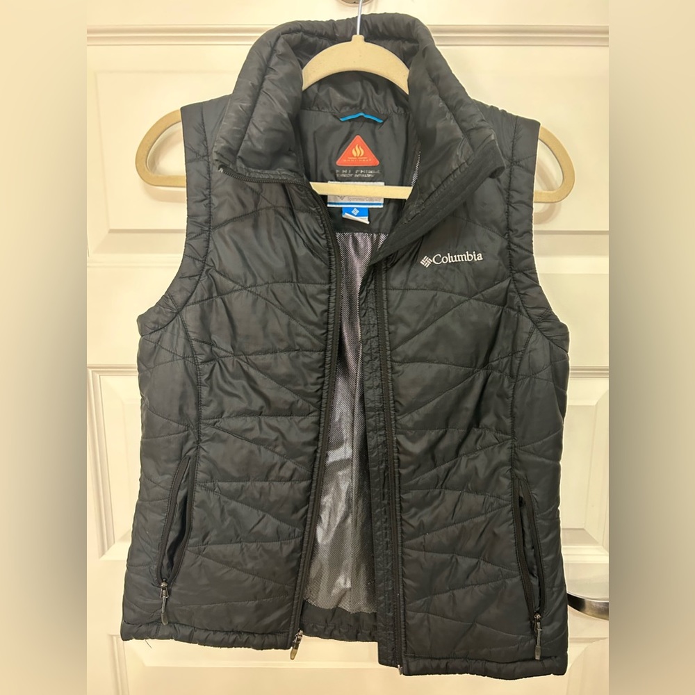 Women’s black Columbia outdoor vest